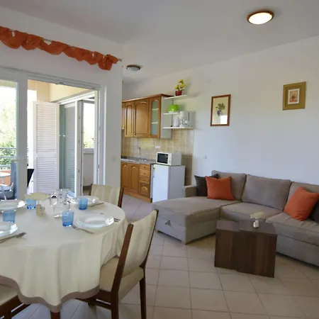 Equipped Flat Just A Short Walk From The Apartman Dajla