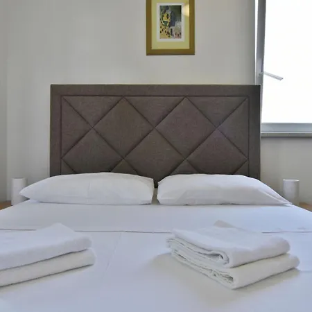 Equipped Flat Just A Short Walk From The