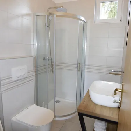Equipped Flat Just A Short Walk From The Dajla
