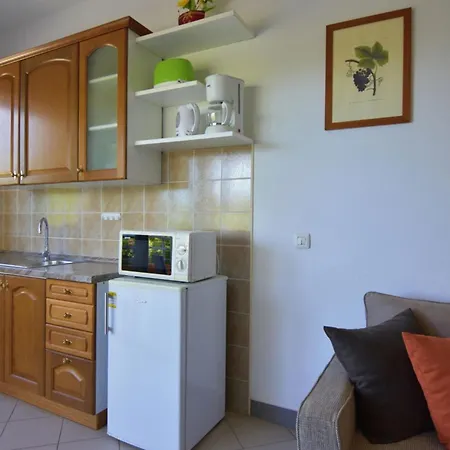 Equipped Flat Just A Short Walk From The Apartment