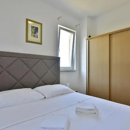 Apartment Equipped Flat Just A Short Walk From The Dajla