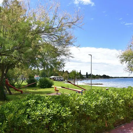 Apartment Equipped Flat Just A Short Walk From The